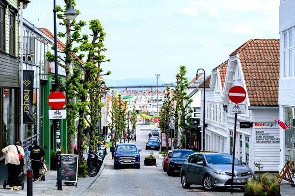 挪威罗加兰市斯塔万格市 2023年5月19日 商业街商业街 斯塔万格市商业街 有停车场 俯瞰海港 — 图库照片