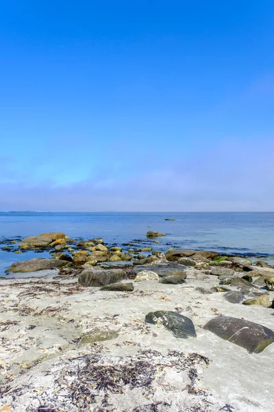 オルベルク オルベルグシュトランデン レイジ ノルウェー 2023年5月20日 穏やかな海と澄んだ青い空を持つ夏の日に穏やかで平和な海 — ストック写真