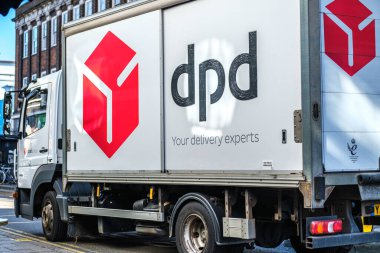 Kingston-Upon-Thames, Londra İngiltere, 12 Şubat 2024, DPD Kurye Taşıma Hizmeti Kamyonu veya İnsansız Lorry