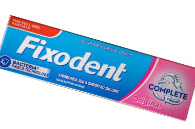 Londra İngiltere, Nisan 07 2025, Sabit Takma Diş Takma Diş Yapıştırıcı