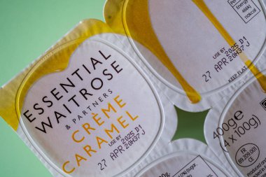 Londra İngiltere, 8 Nisan 2025, Waitrose Krem karamel tatlısı