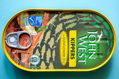 Londra İngiltere, 12 Nisan 2025, Ayçiçeği yağında John West Kippers 'ın Teneke Kutusu İnsansız