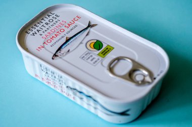 Londra İngiltere, 12 Nisan 2025, İnsansız Domates soslu Konserve Waitrose Sardalyası