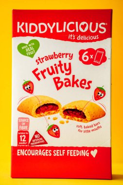 Londra İngiltere, 13 Nisan 2025, Çilekli Çilek Bebekler ve Bebekler İçin Pişiyor