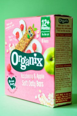 Londra İngiltere, 14 Nisan 2025, Organiks Organik Bebekler ve Yürüyen Bebekler Sağlıklı Yulaf Çubukları