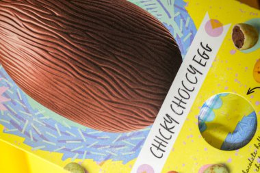 Londra İngiltere, 14 Nisan 2025, Marks ve Spencer Chicky Paskalya Yumurtası