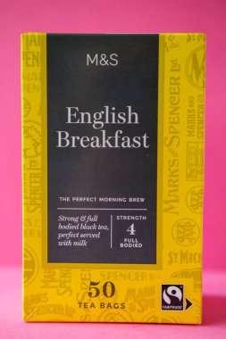 Londra İngiltere 18 Nisan 2025, Marks Kutusu veya Karton ve Spencer İngiliz Kahvaltı Torbası