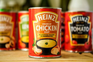 Londra İngiltere, 22 Nisan 2025, Heinz Tavuk Çorbası Konservesi