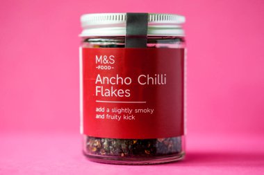 Londra İngiltere, 23 Nisan 2025, Marks ve Spencer Ancho Chli Flakes Yemek Malzemeleri