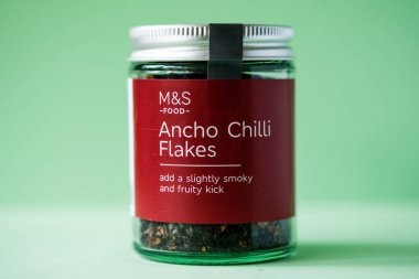 Londra İngiltere, 23 Nisan 2025, Marks ve Spencer Ancho Chli Flakes Yemek Malzemeleri