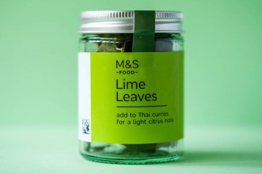 Londra İngiltere, 23 Nisan 2025, Marks ve Spencer Lime Yemek Malzemelerini Bırakıyor