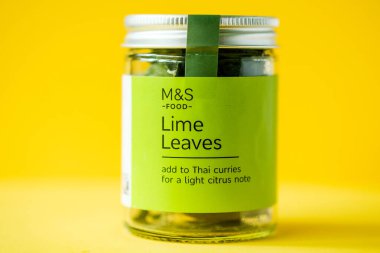 Londra İngiltere, 23 Nisan 2025, Marks ve Spencer Lime Yemek Malzemelerini Bırakıyor