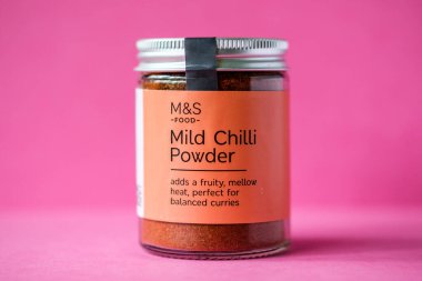 Londra İngiltere, 23 Nisan 2025, Marks ve Spencer Hafif Chilli Pwder Yemek İçi