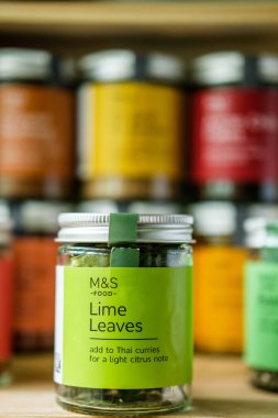 Londra İngiltere, 23 Nisan 2025, Marks ve Spencer Lime Yemek Malzemelerini Bırakıyor