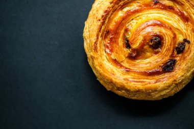 London UK, 24 Nisan 2025, Single Pain Aux Raisin French Breakfast Pastry