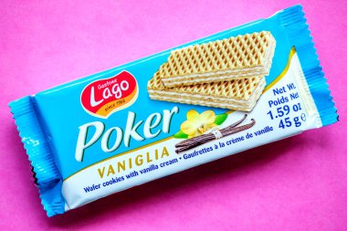 Londra İngiltere, 24 Nisan 2025, Poker Vanilya Kremalı Bisküviler