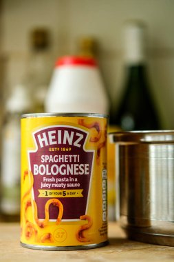 Londra İngiltere, 25 Nisan 2025, Et soslu Heinz Spagetti Konservesi