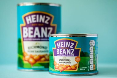 Londra İngiltere, 25 Nisan 2025, Richmond Domates soslu Heinz Fırınlanmış Fasulye Konservesi