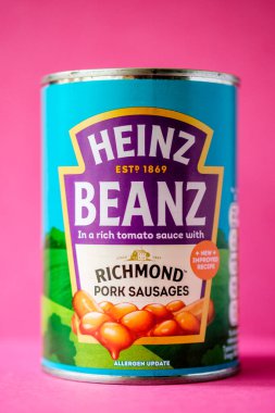 Londra İngiltere, 25 Nisan 2025, Richmond Domates soslu Heinz Fırınlanmış Fasulye Konservesi