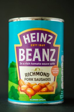 Londra İngiltere, 25 Nisan 2025, Richmond Domates soslu Heinz Fırınlanmış Fasulye Konservesi