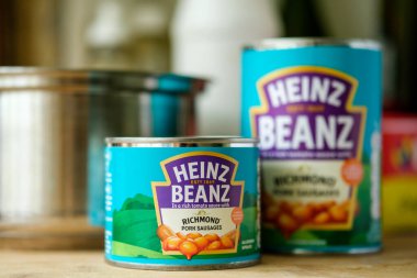 Londra İngiltere, 25 Nisan 2025, Richmond Domates soslu Heinz Fırınlanmış Fasulye Konservesi