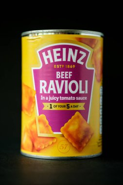 Londra İngiltere, 26 Nisan 2025, Domates soslu Heinz Biftek Konservesi