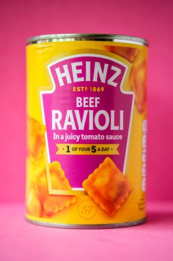 Londra İngiltere, 26 Nisan 2025, Domates soslu Heinz Biftek Konservesi