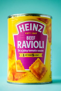 Londra İngiltere, 26 Nisan 2025, Domates soslu Heinz Biftek Konservesi