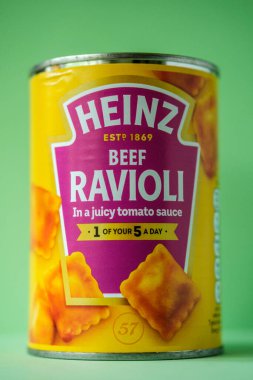 Londra İngiltere, 26 Nisan 2025, Domates soslu Heinz Biftek Konservesi