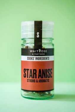 Londra İngiltere, 27 Nisan 2025, Waitrose Star Anise Aromatik Aşçılık Baharatları Kavanozu