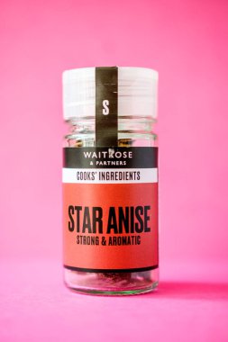 Londra İngiltere, 27 Nisan 2025, Waitrose Star Anise Aromatik Aşçılık Baharatları Kavanozu