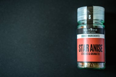 Londra İngiltere, 27 Nisan 2025, Waitrose Star Anise Aromatik Aşçılık Baharatları Kavanozu