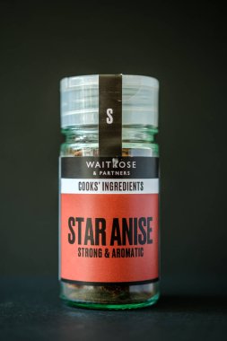 Londra İngiltere, 27 Nisan 2025, Waitrose Star Anise Aromatik Aşçılık Baharatları Kavanozu