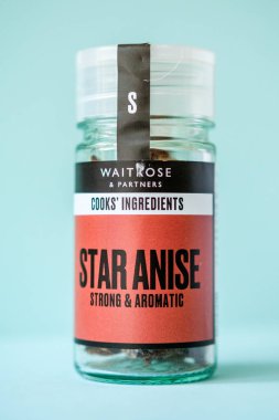 Londra İngiltere, 27 Nisan 2025, Waitrose Star Anise Aromatik Aşçılık Baharatları Kavanozu