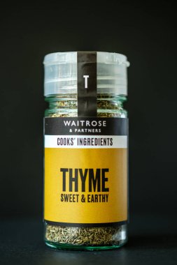 Londra İngiltere, 27 Nisan 2025, Waitrose Kavanozu Kurutulmuş Kekikotları