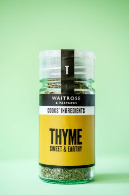 Londra İngiltere, 27 Nisan 2025, Waitrose Kavanozu Kurutulmuş Kekikotları