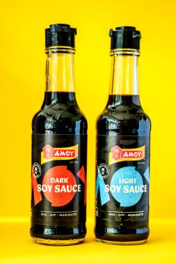 Londra İngiltere, 28 Nisan 2025, Bir şişe Amoy Dipping veya Marinade Soya Sosu