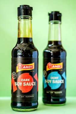 Londra İngiltere, 28 Nisan 2025, Bir şişe Amoy Dipping veya Marinade Soya Sosu