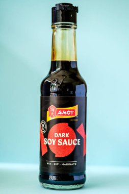 Londra İngiltere, 28 Nisan 2025, Bir şişe Amoy Dipping veya Marinade Dark Soy Sosu