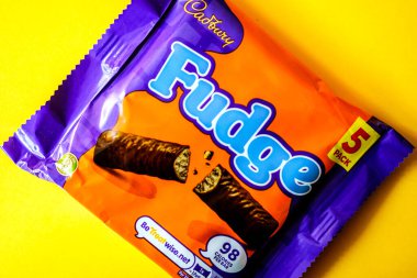 Londra İngiltere, 29 Nisan 2025, Cadburys Çikolatalı Çoklu Çikolata Çubuğu