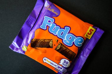 Londra İngiltere, 29 Nisan 2025, Cadburys Çikolatalı Çoklu Çikolata Çubuğu