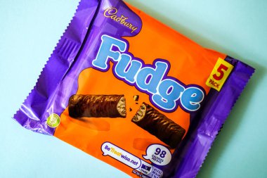 Londra İngiltere, 29 Nisan 2025, Cadburys Çikolatalı Çoklu Çikolata Çubuğu