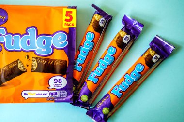 Londra İngiltere, 29 Nisan 2025, Cadburys Çikolatalı Çoklu Çikolata Çubuğu