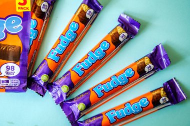Londra İngiltere, 29 Nisan 2025, Cadburys Çikolatalı Çoklu Çikolata Çubuğu