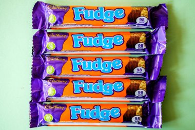 Londra İngiltere, 29 Nisan 2025, Cadburys Çikolatalı Çoklu Çikolata Çubuğu