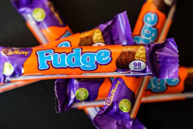 Londra İngiltere, 29 Nisan 2025, Cadburys Çikolatalı Çoklu Çikolata Çubuğu