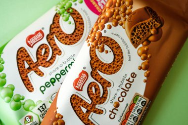 Londra İngiltere, 29 Nisan 2025, Nestle Aero Milk Çikolata ve Sütlü Çikolata