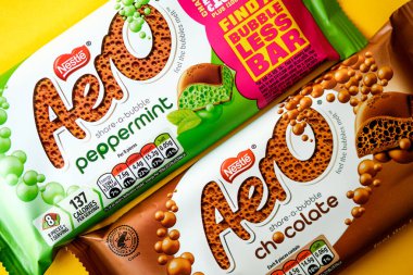 Londra İngiltere, 29 Nisan 2025, Nestle Aero Milk Çikolata ve Sütlü Çikolata