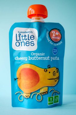 Londra İngiltere, 30 Nisan 2025, Sainsbury Küçükleri Vejetaryen Organik Peynirli Peynirli Pasta Bebek maması