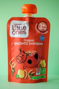 Londra İngiltere, 30 Nisan 2025, Sainsbury Küçükler Organik Spagetti Bebek maması